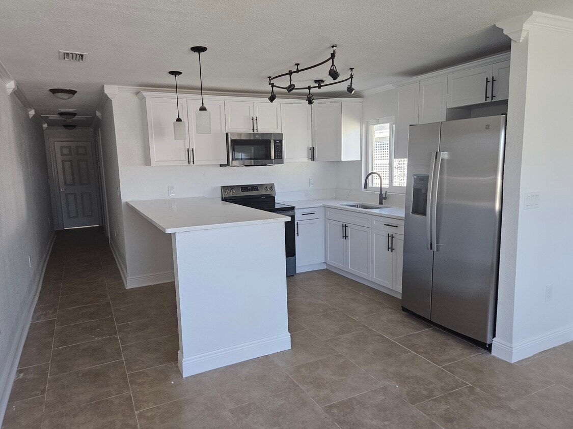 Building Photo - 14036 Marguerite Dr