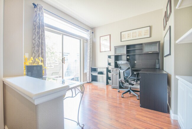 Building Photo - 1151 La Rochelle Terrace