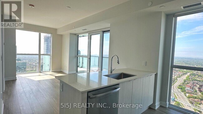 Photo du bâtiment - 430-4430 Square One Dr