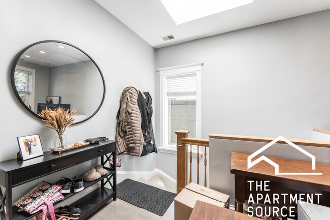 Foto del edificio - 3141 N Oakley Ave