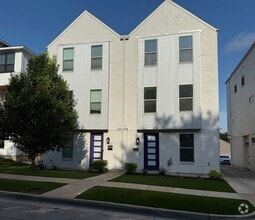 Building Photo - 2704 Forest Park Blvd