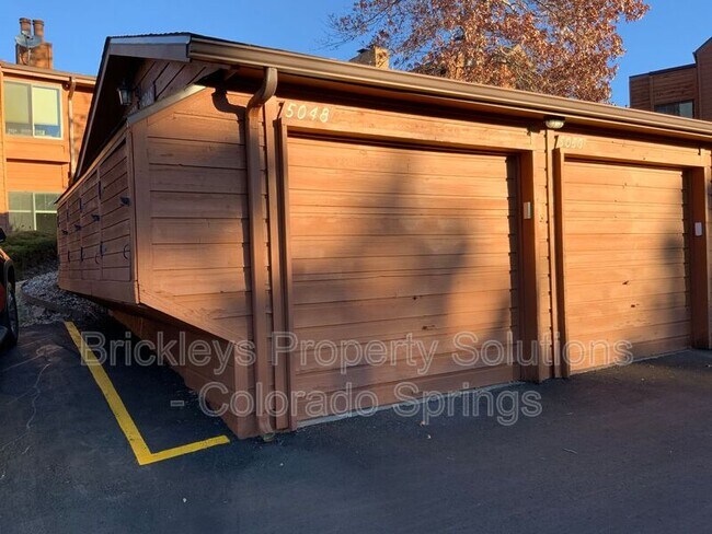 Building Photo - 5048 Sunsuite Trail