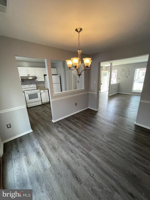 Building Photo - 2279 Prince of Wales Ct