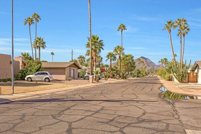 Foto del edificio - 7949 E Luke Ln