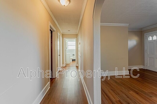 Building Photo - 496 Langley Rd