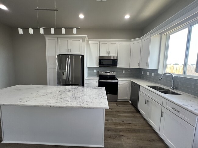 Building Photo - 113 Firethorn Dr