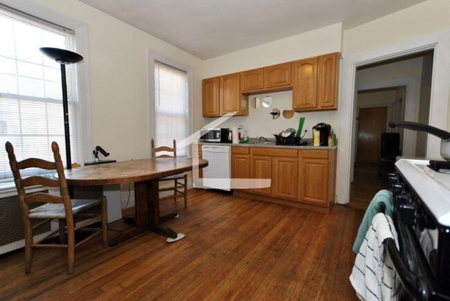 Photo - 243 N Harvard St House