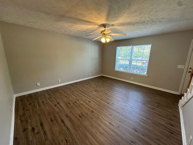 Building Photo - 2442 Willowbrook Dr