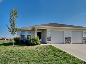 Building Photo - 109 SW Sunflower St