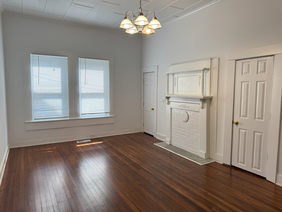 Building Photo - 303 S Yadkin Ave