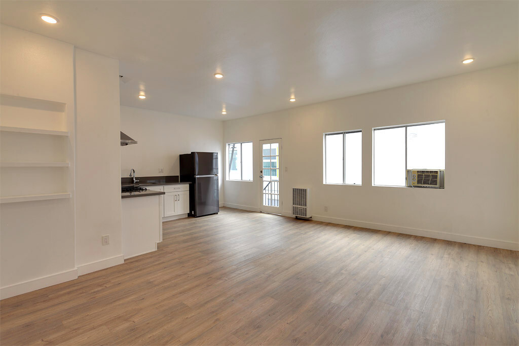 Primary Photo - 722 S Manhattan Pl