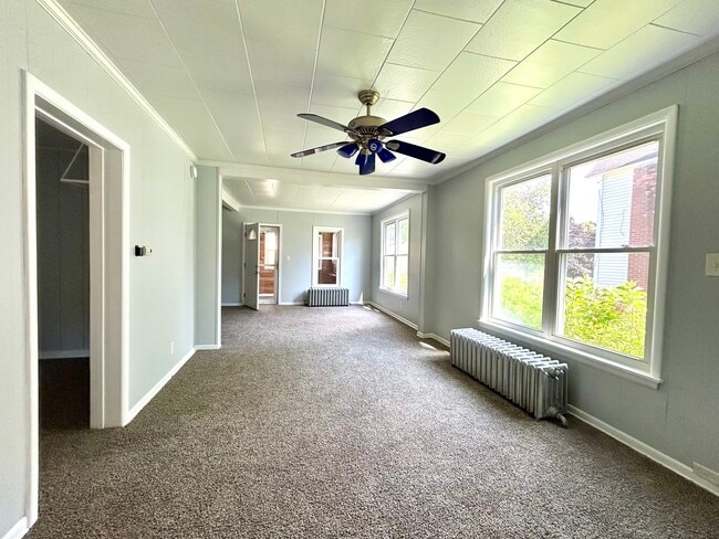 Living Area - 727 Emerald Ave NE