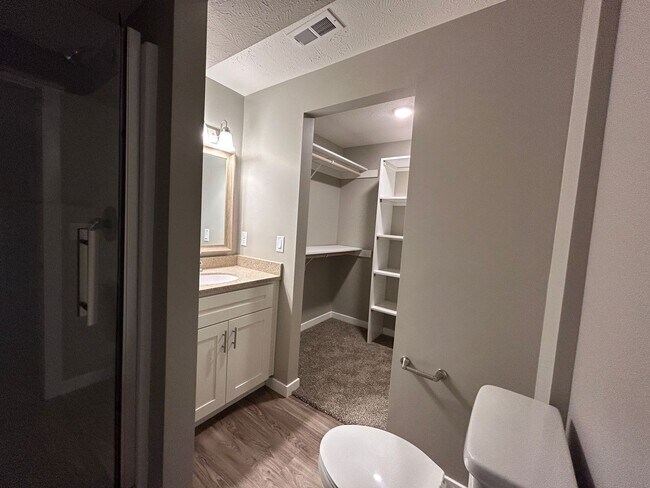 Building Photo - 4 Bed, 4 Bath house