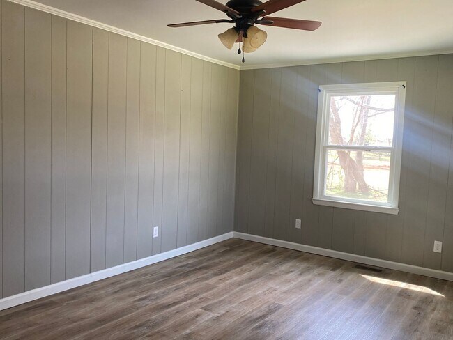 Foto del edificio - 3 Bed 1.5 Bath Cozy Country Home! - Muscle...