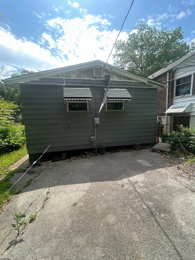Building Photo - 4211 Ravenwood Ave