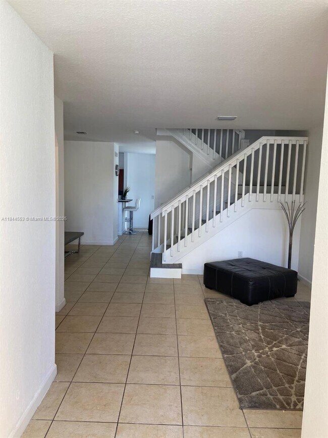 Foto del edificio - 8728 NW 113th Ct