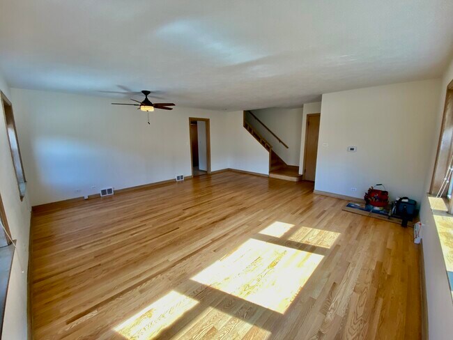 Foto del edificio - 716 N La Grange Rd