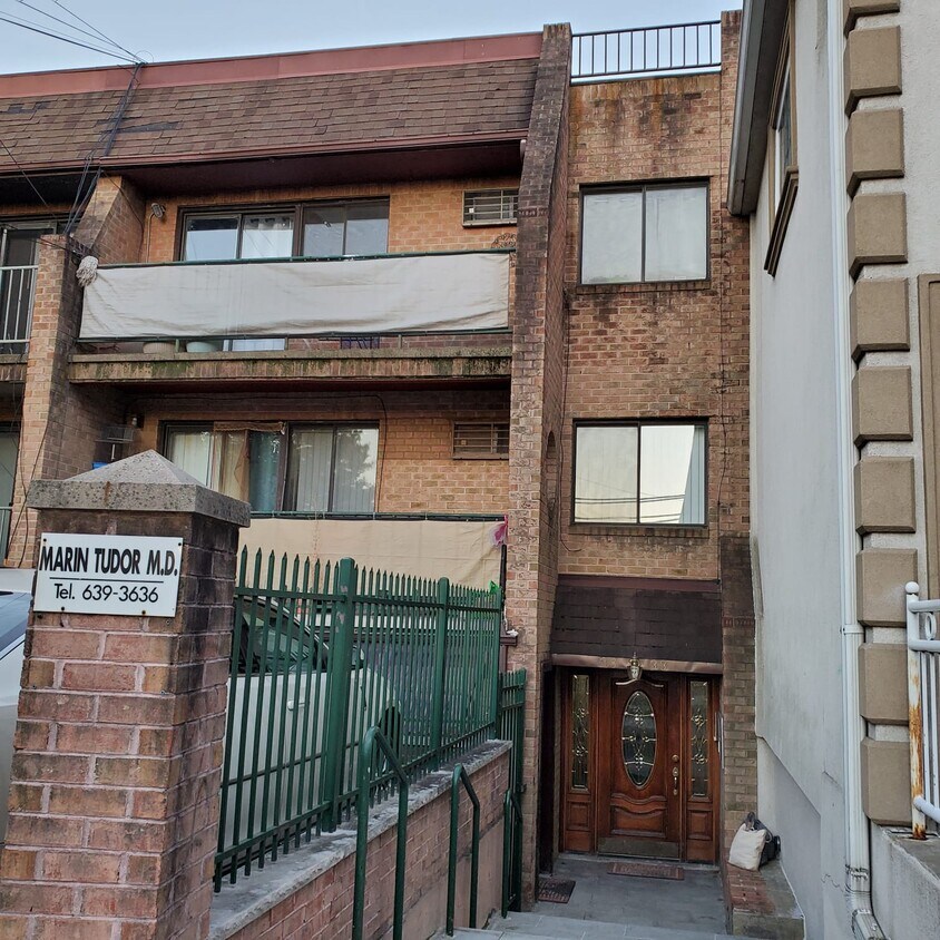 3833 Woodside Ave, Queens, NY 11377 Apartments in Queens, NY