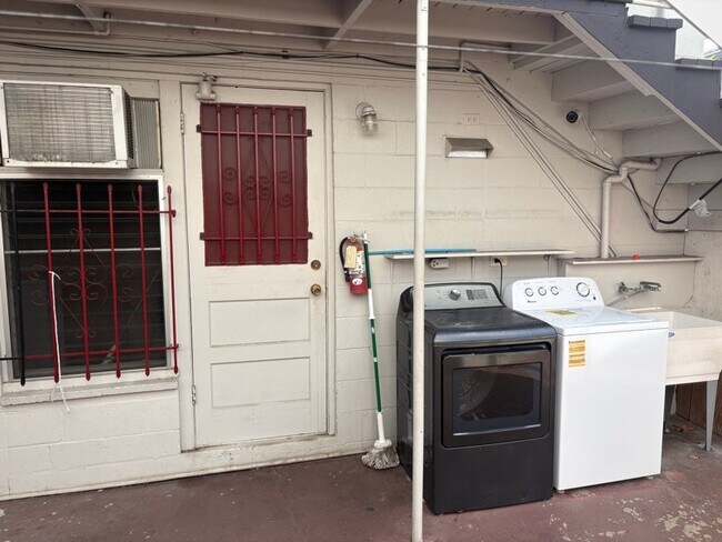 Foto del edificio - 1238 Rycroft St