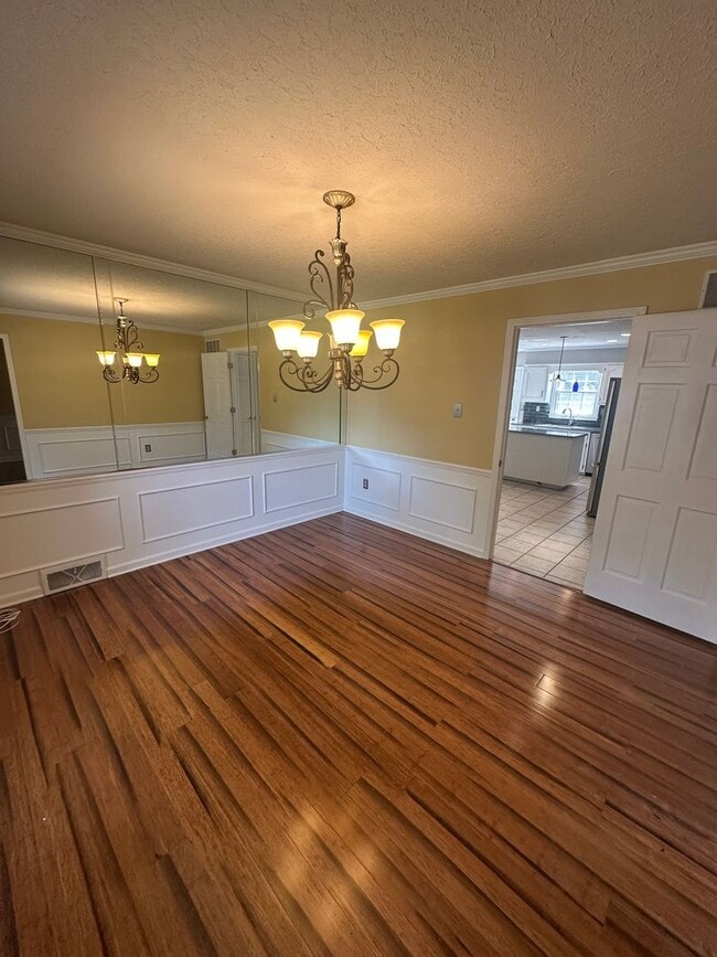 Building Photo - 4BD/3.5BA Germantown Charmer!