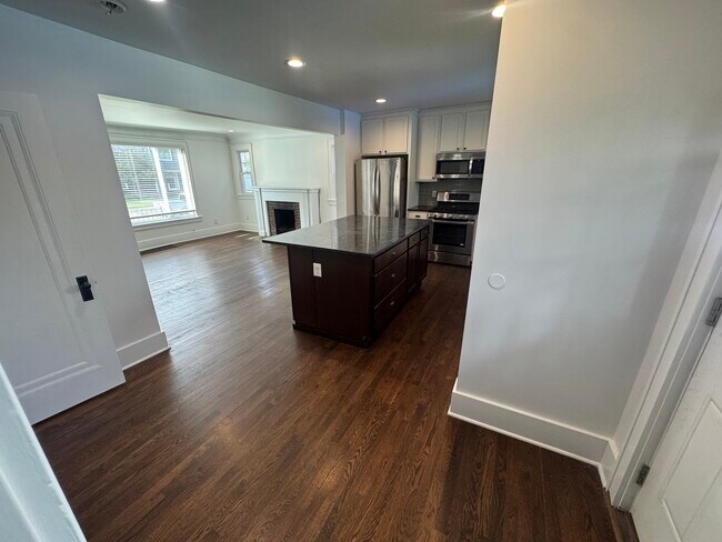 Foto del edificio - 827 Longfellow Ave