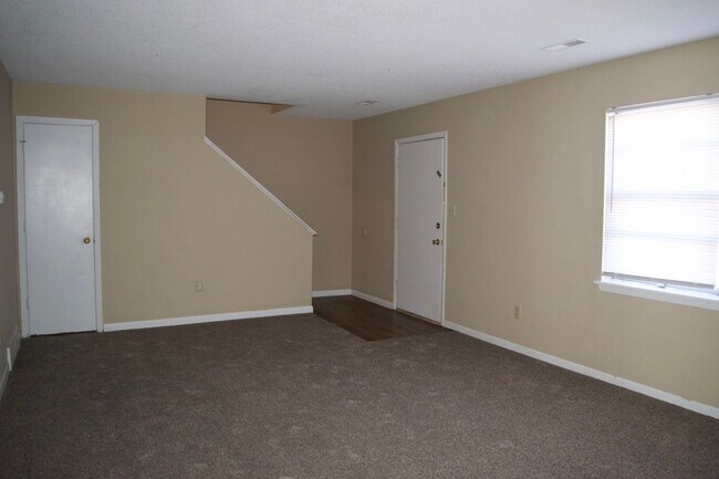 Foto del edificio - Nice 3 Bedroom 2.5 Bathroom Townhome