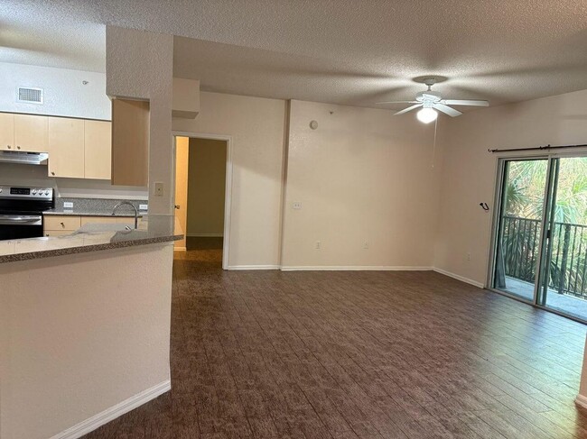 Foto del edificio - 360 Crestwood Cir