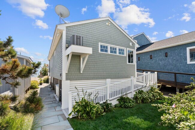 Building Photo - 16 Shoreline Dr