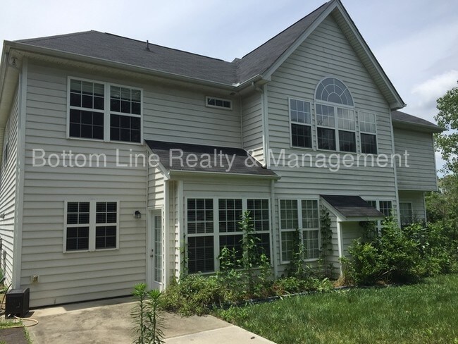 Building Photo - 7801 Pinecroft Ct