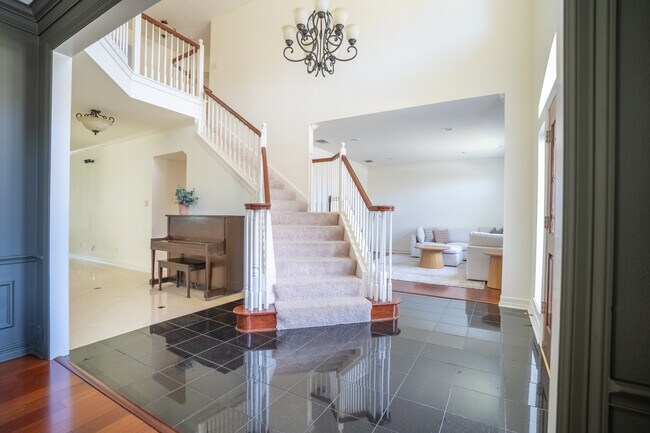 Foto del edificio - 8104 Sundale Ct