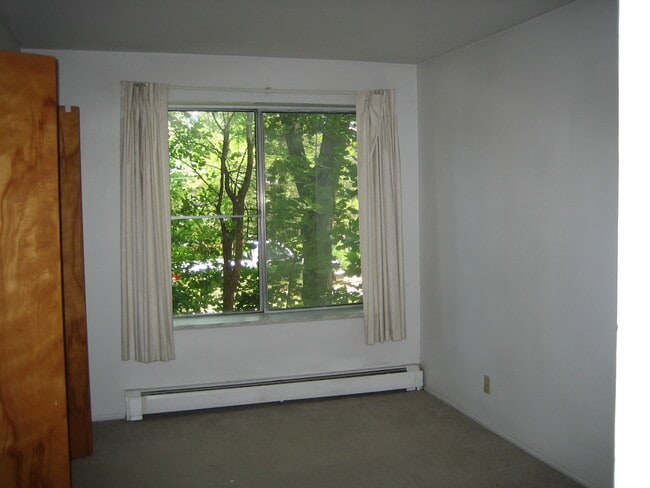 Two bedroom unit bedroom - 415 Lawrence St