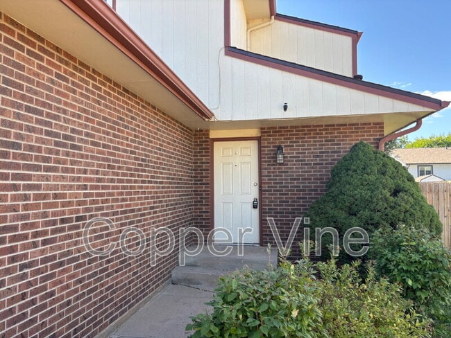 Foto del edificio - 470 Lone Pine St