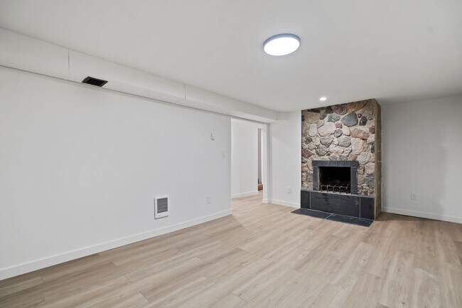 Foto del edificio - 5529 S 149th St