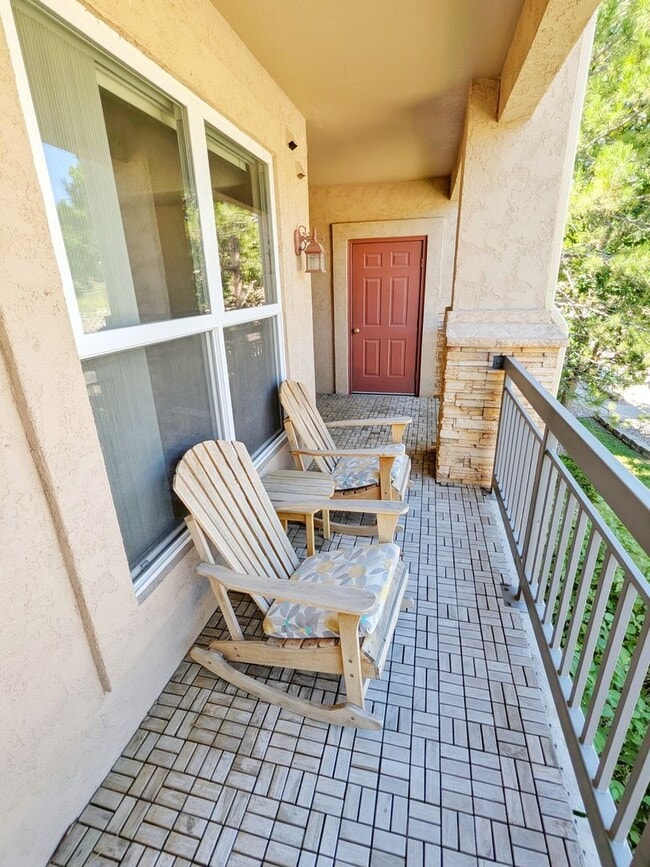 Building Photo - 2 Bedroom 2 Bath 2 Car Garage Condo in Bra...