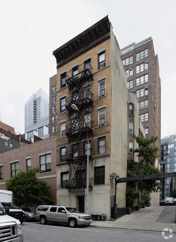 Building Photo - 437 W 36th St