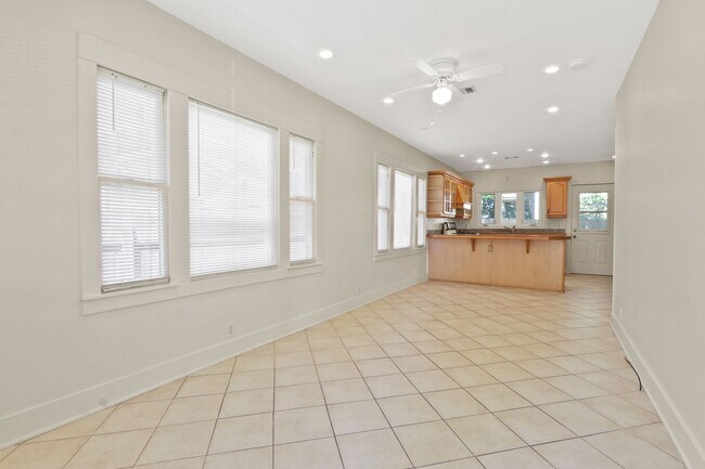 Foto del edificio - 2723 E 8th St