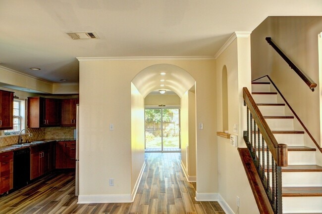 Building Photo - 610 Enid St