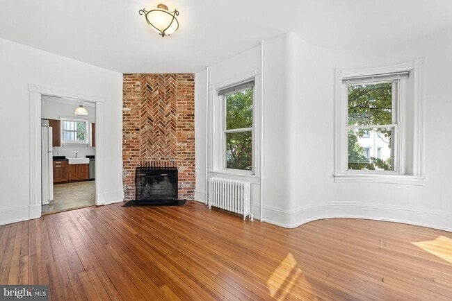 Building Photo - 320 6th St NE