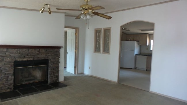 Building Photo - 502 Heritage Way