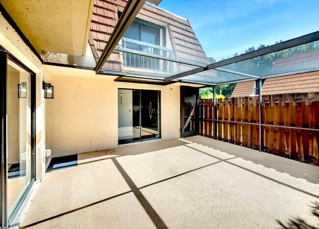 Building Photo - 825  Center Street 10d Jupiter Fl 33458