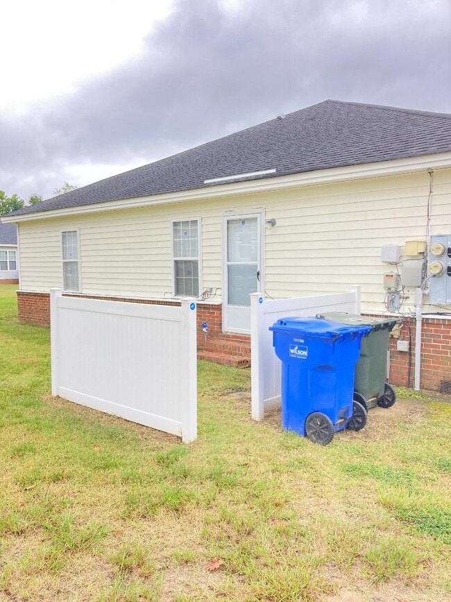 Building Photo - 2123 Barefoot Park Ln SW