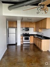 Building Photo - 420 N Adams St
