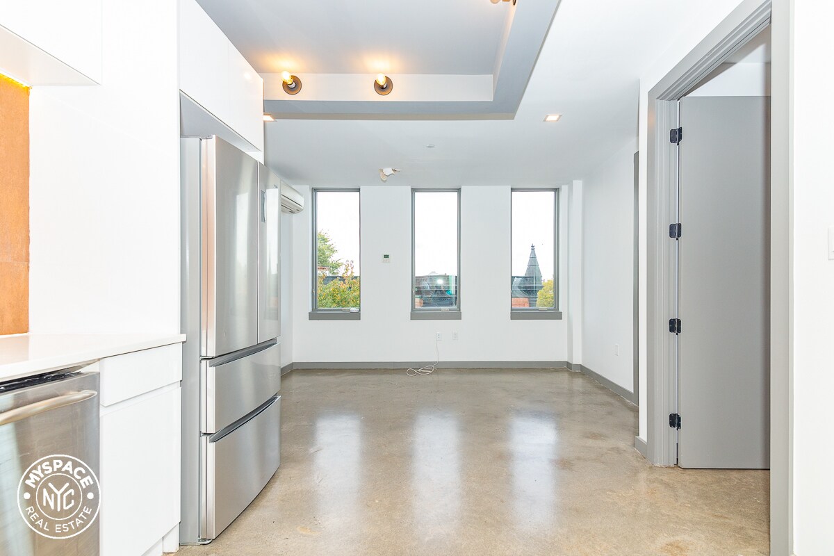 Foto principal - 410 Tompkins Ave