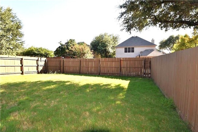 Foto del edificio - 2708 Cascade Dr