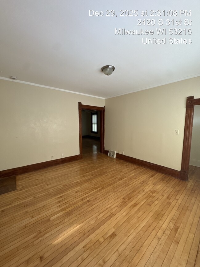 Building Photo - 2420 S 31st St