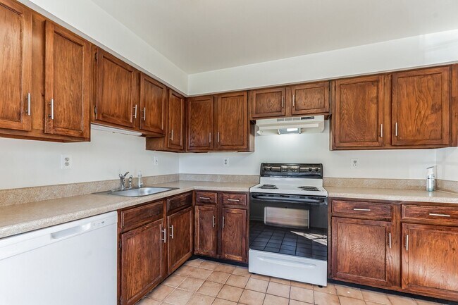 Building Photo - Welcome to this newly updated 2Bd/2.5Bth T...