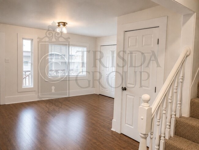 Building Photo - Avail Sept 1: Mt Washington Single Family Home w/ FENCED YARD, 2.5 Baths, Off Street Parking, AC,...