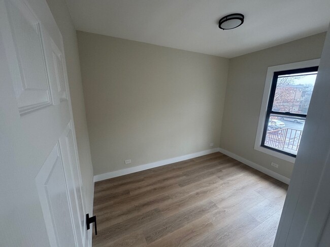 Foto del edificio - 1518 W Cullom Ave