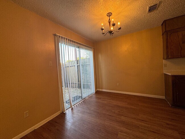 Foto del edificio - 3008 Chaucer Dr