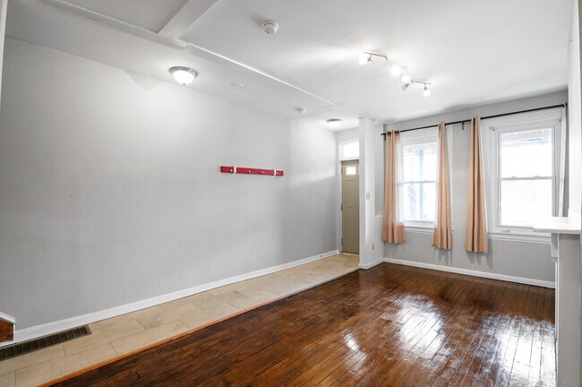 Foto del edificio - 612 N 42nd St